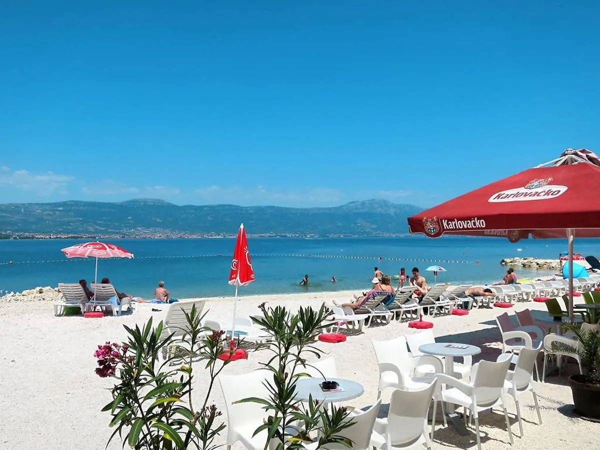 Apartments By The Sea Arbanija, Ciovo - 12113 特罗吉尔