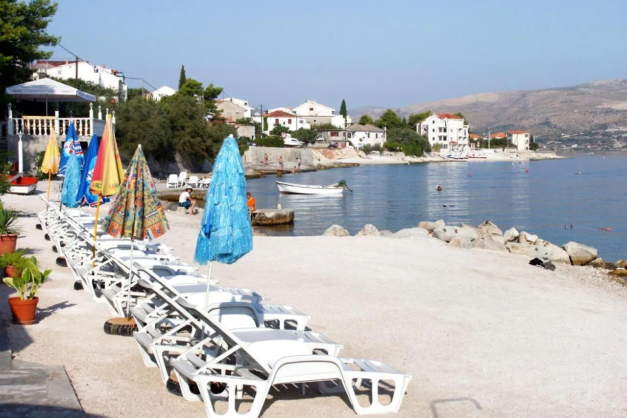 Apartments By The Sea Arbanija, Ciovo - 12113 特罗吉尔 克罗地亚
