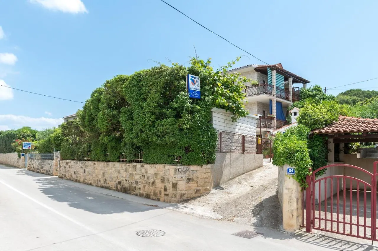 Apartments By The Sea Arbanija, Ciovo - 12113 特罗吉尔