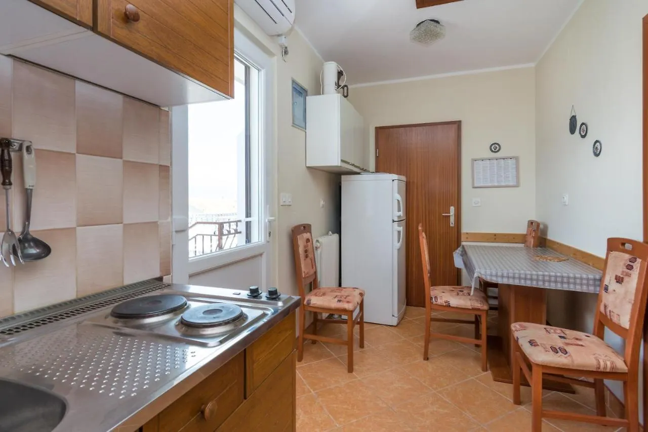 Apartments By The Sea Arbanija, Ciovo - 12113 特罗吉尔