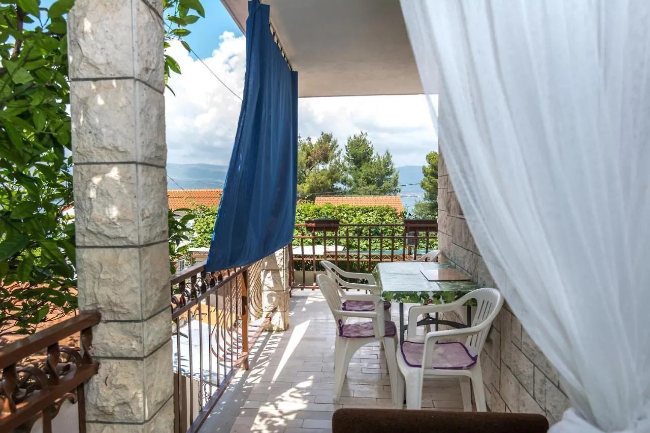 Apartments By The Sea Arbanija, Ciovo - 12113 特罗吉尔 0*,