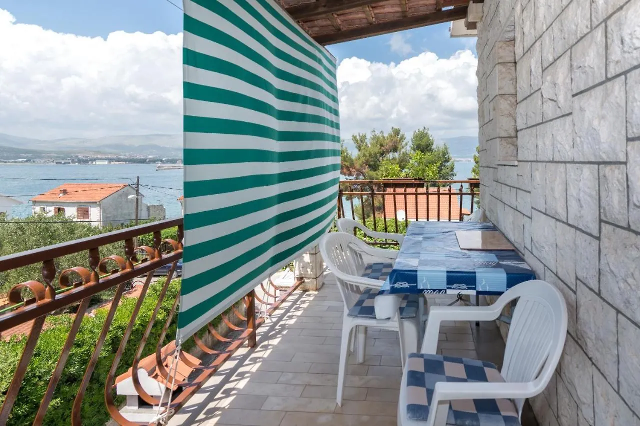 Apartments By The Sea Arbanija, Ciovo - 12113 特罗吉尔 0*,  克罗地亚
